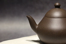 Load image into Gallery viewer, TianQingNi Pear Yixing Teapot, 天青泥梨型, 150ml
