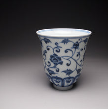 Load image into Gallery viewer, 100ml Tall Qinghua Flowers Fanggu Porcelain Teacup 耕隐闻香杯