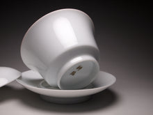 Load image into Gallery viewer, 120ml Medium Horseshoe Tianbai Jingdezhen Porcelain Gaiwan 甜白马蹄盖碗