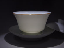 Load image into Gallery viewer, 120ml Medium Horseshoe Tianbai Jingdezhen Porcelain Gaiwan 甜白马蹄盖碗