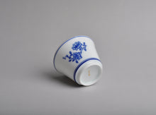 Load image into Gallery viewer, 66ml Qinghua Camelia Jingdezhen Porcelain Cup