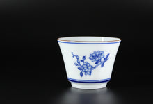 Load image into Gallery viewer, 66ml Qinghua Camelia Jingdezhen Porcelain Cup