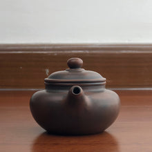 Load image into Gallery viewer, 110ml Fanggu Nixing Teapot by Zhou Yujiao