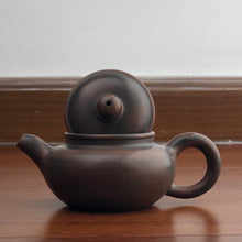 Load image into Gallery viewer, 110ml Fanggu Nixing Teapot by Zhou Yujiao