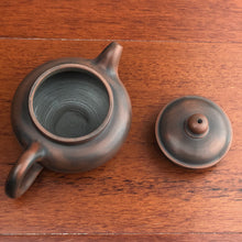 Load image into Gallery viewer, 110ml Fanggu Nixing Teapot by Zhou Yujiao