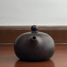 Load image into Gallery viewer, 220ml Large Xishi Nixing Teapot by Zhang Zhenhe