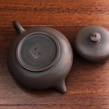 Load image into Gallery viewer, 120ml Hehuan Teapot by Li Wenqiong
