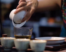 Load image into Gallery viewer, 166ml Light Cloud Jingdezhen White Porcelain Gaiwan