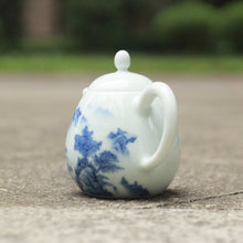 Load image into Gallery viewer, 200ml Qinghua Blue and White Painted Jingdezhen Porcelain Teapot