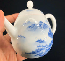 Load image into Gallery viewer, 200ml Qinghua Blue and White Painted Jingdezhen Porcelain Teapot