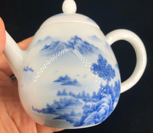 Load image into Gallery viewer, 200ml Qinghua Blue and White Painted Jingdezhen Porcelain Teapot