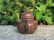 Load image into Gallery viewer, 180ml DuoQiu Nixing Teapot by Li Changquan