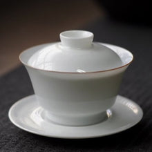 Load image into Gallery viewer, 180ml Big Horseshoe Tianbai with Brown Rim Jingdezhen Porcelain Gaiwan