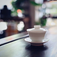 Load image into Gallery viewer, 180ml Big Horseshoe Tianbai with Brown Rim Jingdezhen Porcelain Gaiwan