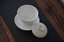 Load image into Gallery viewer, 200ml Big Flower Tianbai Jingdezhen Porcelain Gaiwan