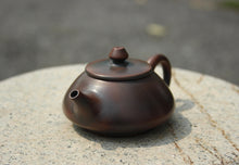 Load image into Gallery viewer, 80ml Shipiao Nixing Teapot 坭兴石瓢壶 by Zhou Yujiao