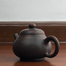 Load image into Gallery viewer, 110ml HeHuan Nixing Teapot by Zhou Yujiao