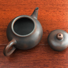 Load image into Gallery viewer, 110ml HeHuan Nixing Teapot by Zhou Yujiao