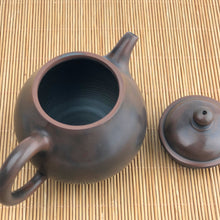 Load image into Gallery viewer, 160ml Pear Nixing Teapot by Li Changquan