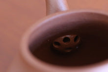 Load image into Gallery viewer, Zhuni 朱泥 Gaopan Yixing Teapot, 150ml
