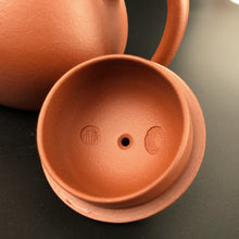 Load image into Gallery viewer, Zhuni 朱泥 Gaopan Yixing Teapot, 150ml