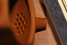 Load image into Gallery viewer, Hongni 红泥 Shipiao Yixing Teapot, 200ml