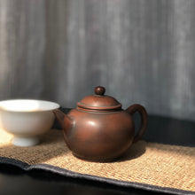 Load image into Gallery viewer, 105ml Shuiping Nixing Teapot by Zhou Yujiao
