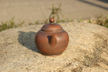 Load image into Gallery viewer, 105ml Shuiping Nixing Teapot by Zhou Yujiao