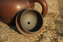 Load image into Gallery viewer, 105ml Shuiping Nixing Teapot by Zhou Yujiao