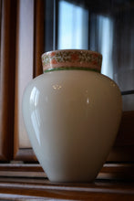 Load image into Gallery viewer, Tianbai Fencai Pattern Jingdezhen Porcelain Vase