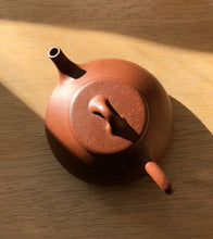 Load image into Gallery viewer, Jiangponi 降坡泥 Shipiao Yixing Teapot, 140ml