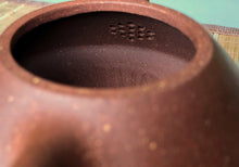 Load image into Gallery viewer, Jiangponi 降坡泥 Shipiao Yixing Teapot, 140ml