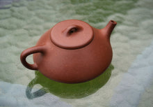 Load image into Gallery viewer, Jiangponi 降坡泥 Shipiao Yixing Teapot, 140ml