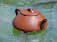 Load image into Gallery viewer, Jiangponi 降坡泥 Shipiao Yixing Teapot, 140ml