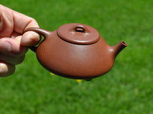 Load image into Gallery viewer, Jiangponi 降坡泥 Shipiao Yixing Teapot, 140ml