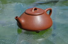 Load image into Gallery viewer, Jiangponi 降坡泥 Shipiao Yixing Teapot, 140ml