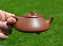 Load image into Gallery viewer, Jiangponi 降坡泥 Shipiao Yixing Teapot, 140ml