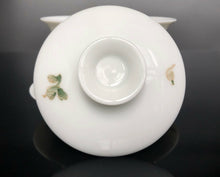 Load image into Gallery viewer, Autumn Chrysanthemum Youzhongcai Jingdezhen Porcelain Gaiwan, 110ml