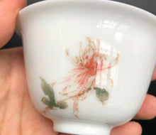 Load image into Gallery viewer, Autumn Chrysanthemum Youzhongcai Jingdezhen Porcelain Gaiwan, 110ml