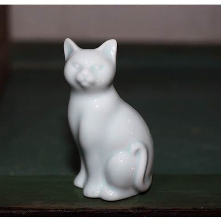 Yingqing Jingdezhen Porcelain Cat Tea Pet