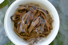 Load image into Gallery viewer, 2015 Spring Tianming Long Pa Village YOU LE MOUNTAIN Ancient Tree Raw Pu'er Tea Cake