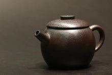 Load image into Gallery viewer, Wood Fired Julunzhu 巨轮珠 Yixing Teapot, Dicaoqing clay, 130ml
