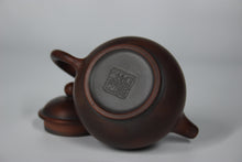 Load image into Gallery viewer, 115ml Lixing Nixing Teapot by Zhou Yujiao
