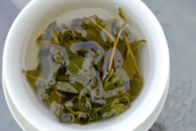 Load image into Gallery viewer, Alishan High Mountain Oolong Tea 阿里山高山茶 Spring 2025