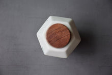 Load image into Gallery viewer, Bamboo Motif Hexagon Blanc de Chine Porcelain Tea Caddy (Wooden Lid), 450ml