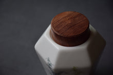 Load image into Gallery viewer, Bamboo Motif Hexagon Blanc de Chine Porcelain Tea Caddy (Wooden Lid), 450ml
