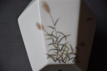 Load image into Gallery viewer, Reeds Motif Hexagon Blanc de Chine Porcelain Tea Caddy (Wooden Lid), 450ml