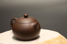 Load image into Gallery viewer, Dicaoqing 底槽青 Xishi Yixing Teapot, 180ml