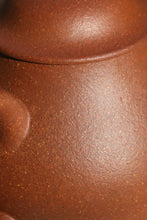 Load image into Gallery viewer, Jiangponi 降坡泥 Gaopan Yixing Teapot, 175ml