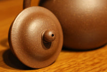 Load image into Gallery viewer, Jiangponi 降坡泥 Gaopan Yixing Teapot, 175ml